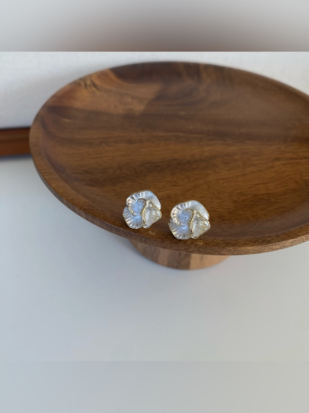 4/$15 Silver White Pearl Flower Stud Earrings